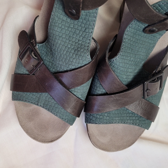 Dansko Dominque heels cross buckle strap sandals - Picture 11 of 16